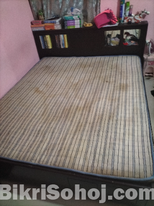 6/7 king size bed with mattress